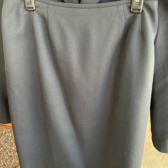 2 piece suit - Picture 9 of 10